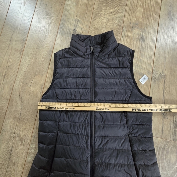 Amazon Esstentials Women's Black Medium Puffer Vest, New. Packable - Picture 4 of 8